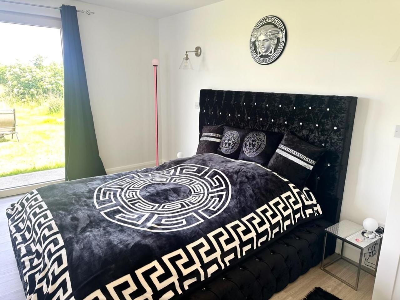 Kildare Luxury Suites Экстерьер фото
