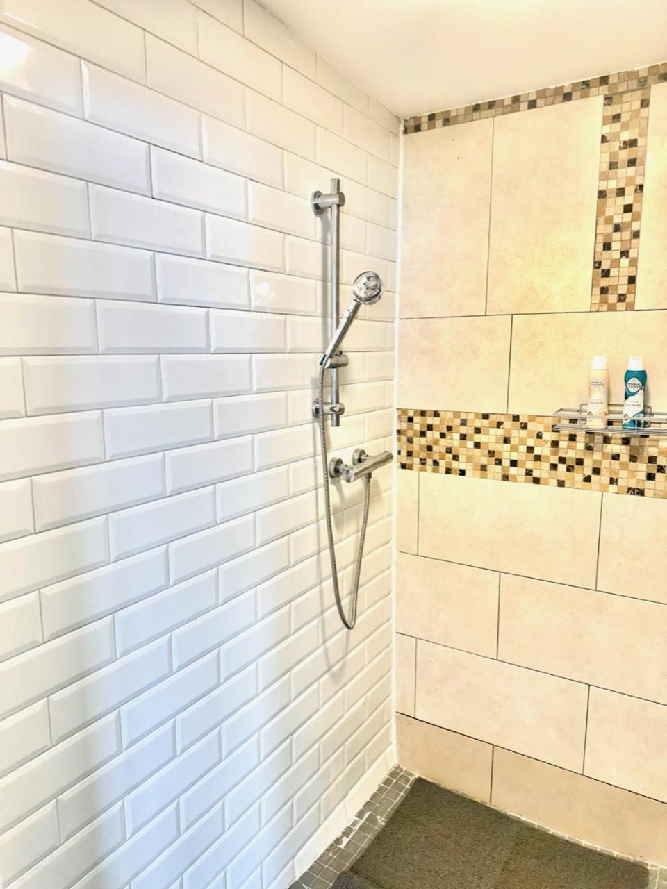 Kildare Luxury Suites Экстерьер фото