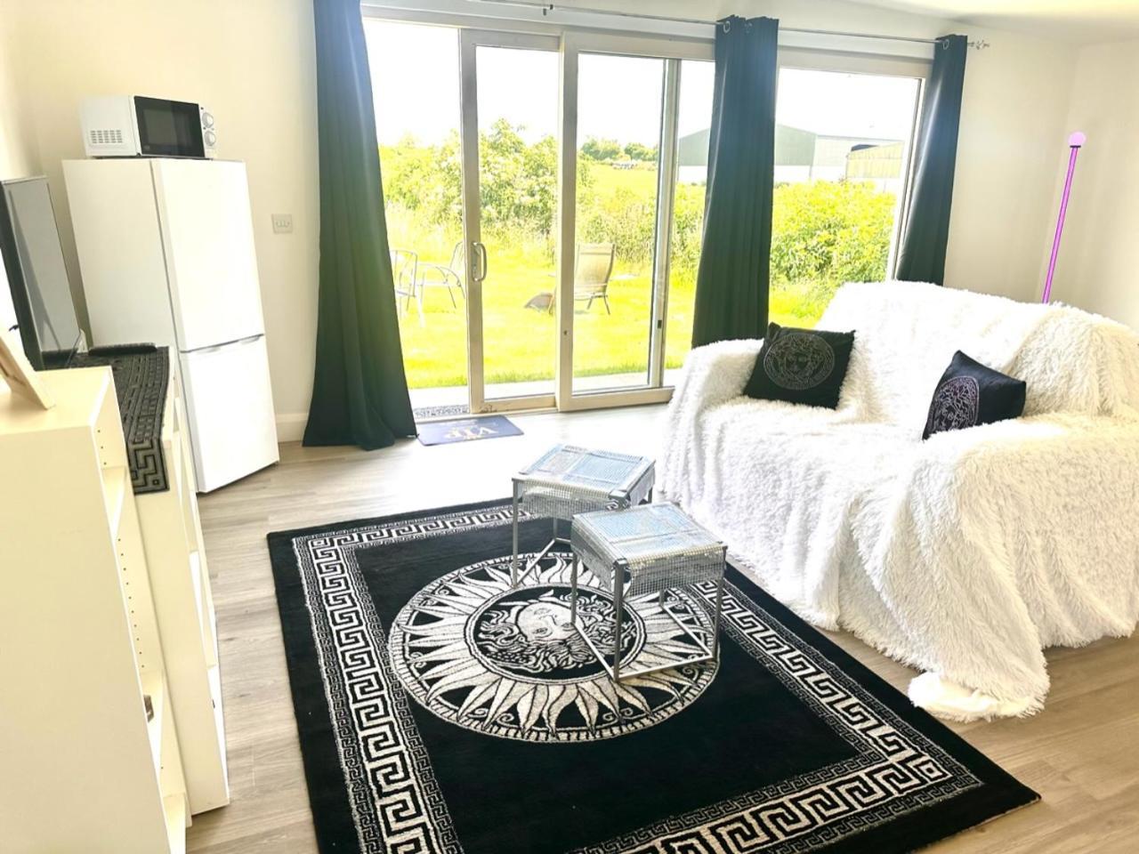 Kildare Luxury Suites Экстерьер фото